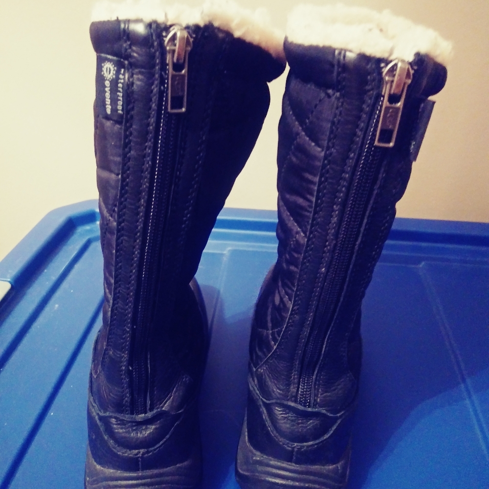 UGG Winter Boots - Size 5 Black - Picture 7 of 12
